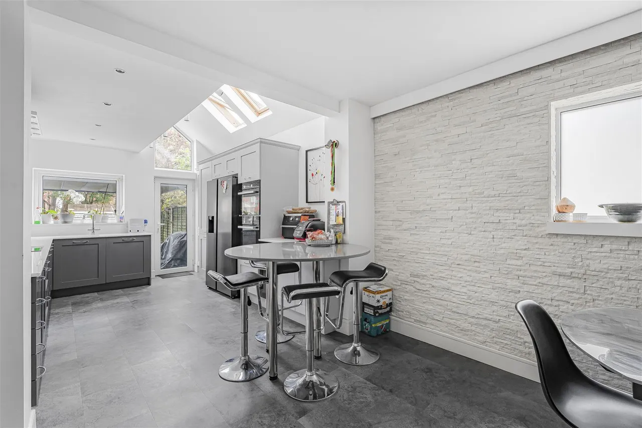 5 bed house for sale, Masons Road, Slough