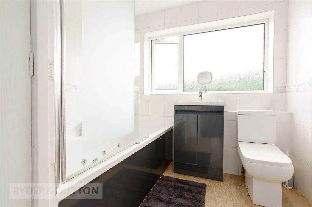 Whinberry Way, Moorside, OL4, photo 13