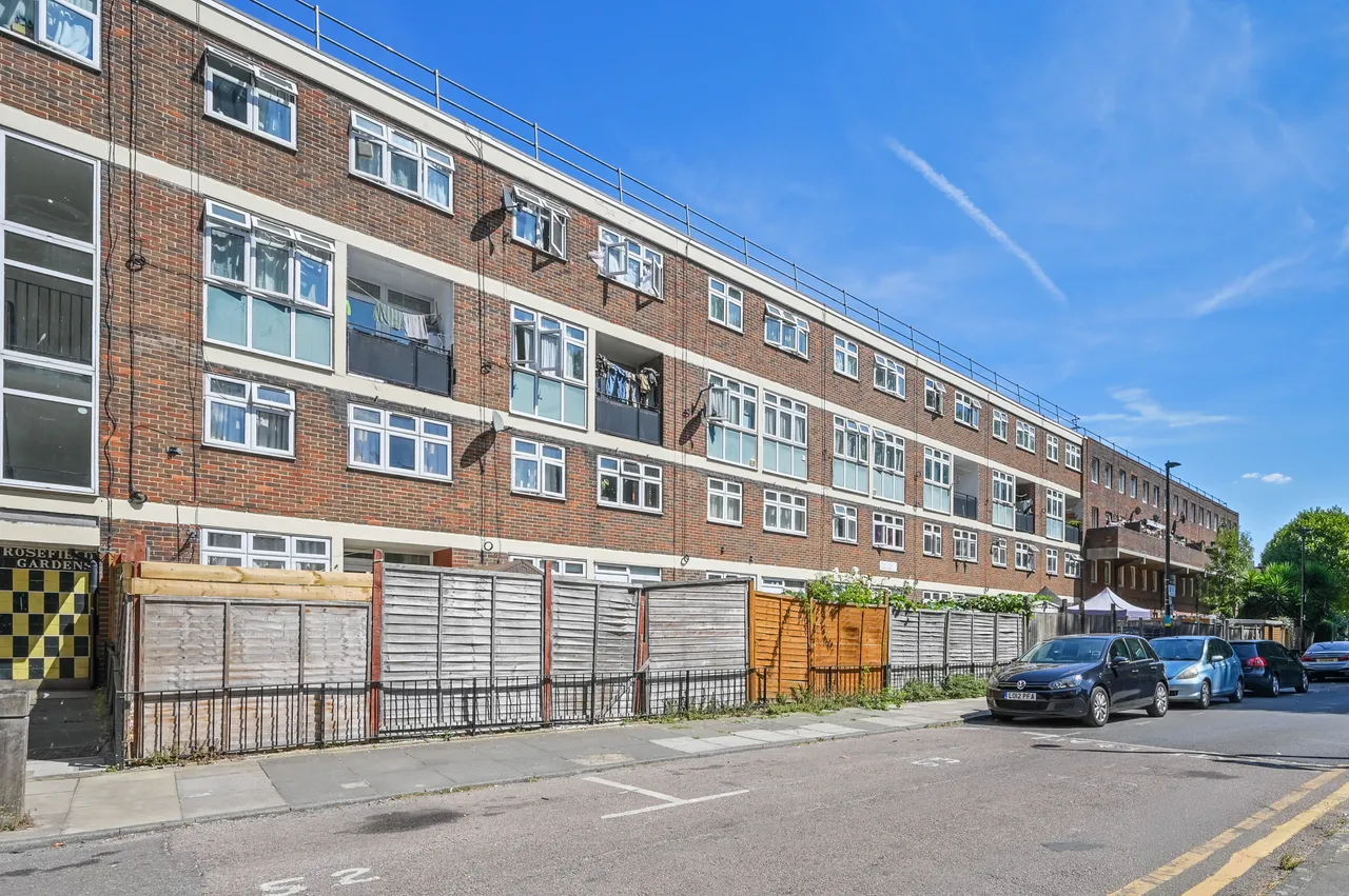 3 bed flat for sale — 34 Rosefield Gardens, London