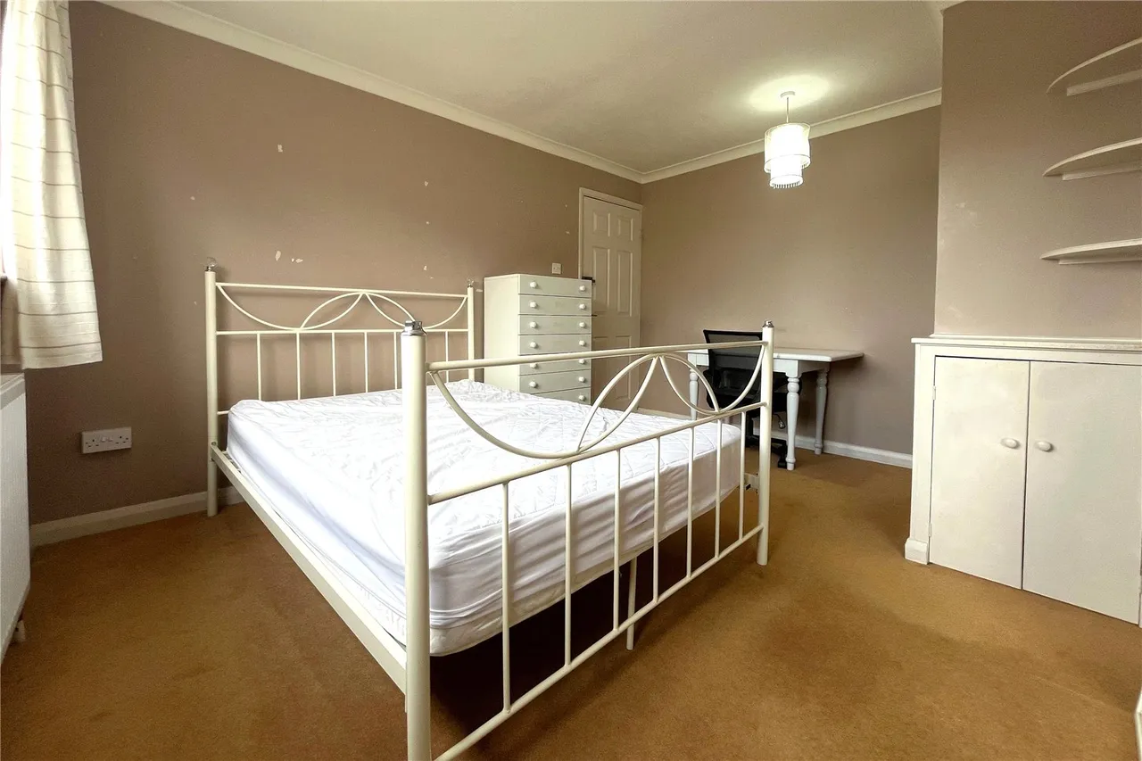 Whitmore Green, Farnham, Surrey, GU9 9AF, photo 12