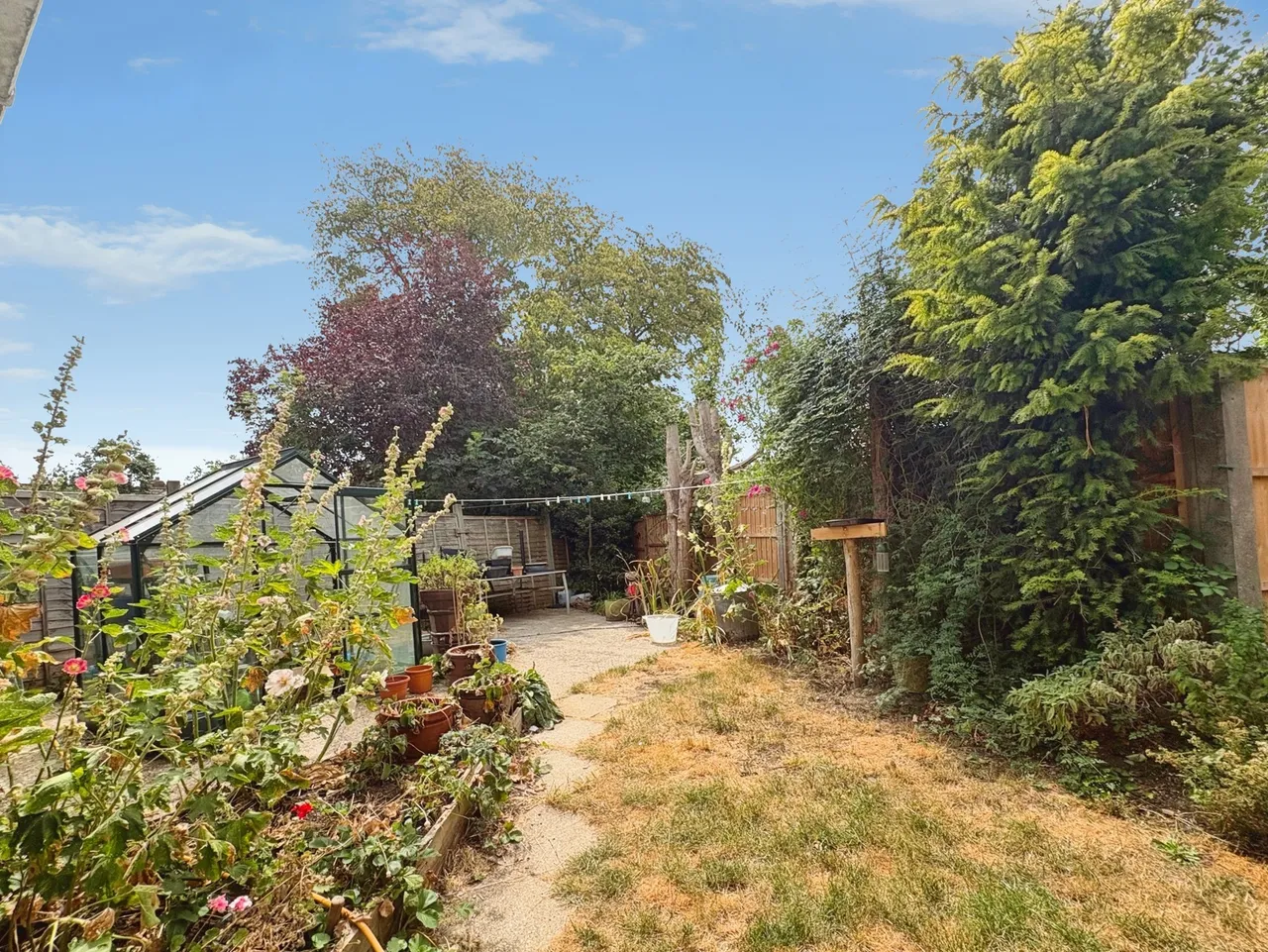 Whitmore Green, Farnham, Surrey, GU9 9AF, photo 15
