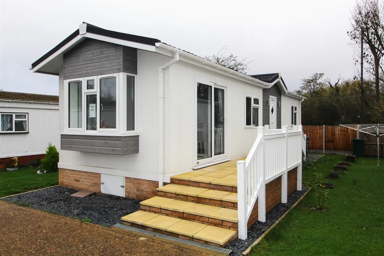 2 bed property for sale — Arkley Park Barnet Road, Arkley, Barnet EN5 3JQ