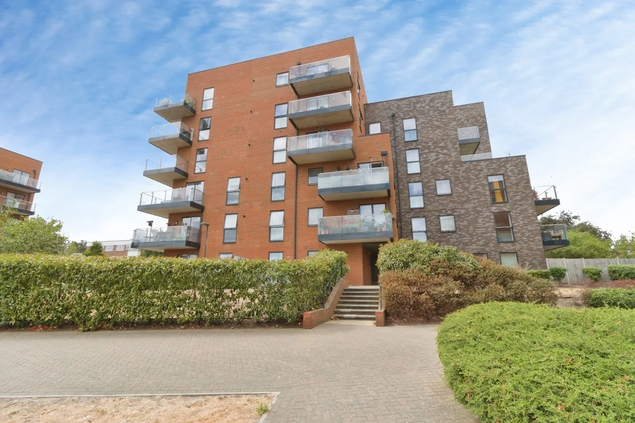2 bed flat for sale, Larner Road, Erith, DA8