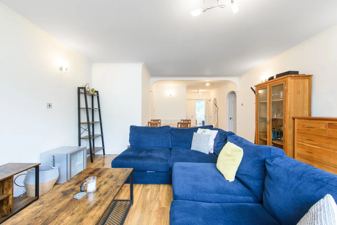 3 bed flat for sale — 1 Miriam Court, Aylmer Road, London