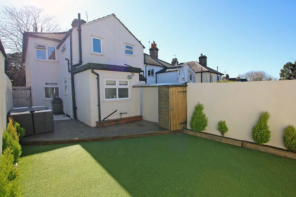 Highlands Road, Leatherhead, KT22, photo 3