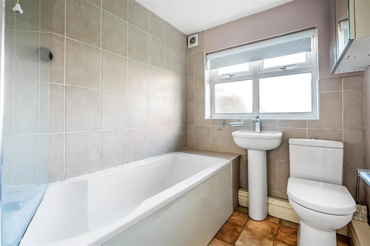 Highlands Road, Leatherhead, KT22, photo 8