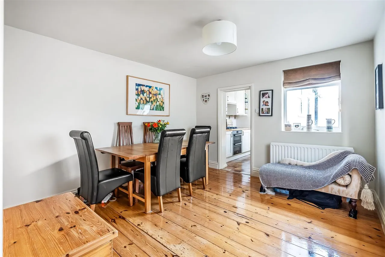 Highlands Road, Leatherhead, KT22, photo 6