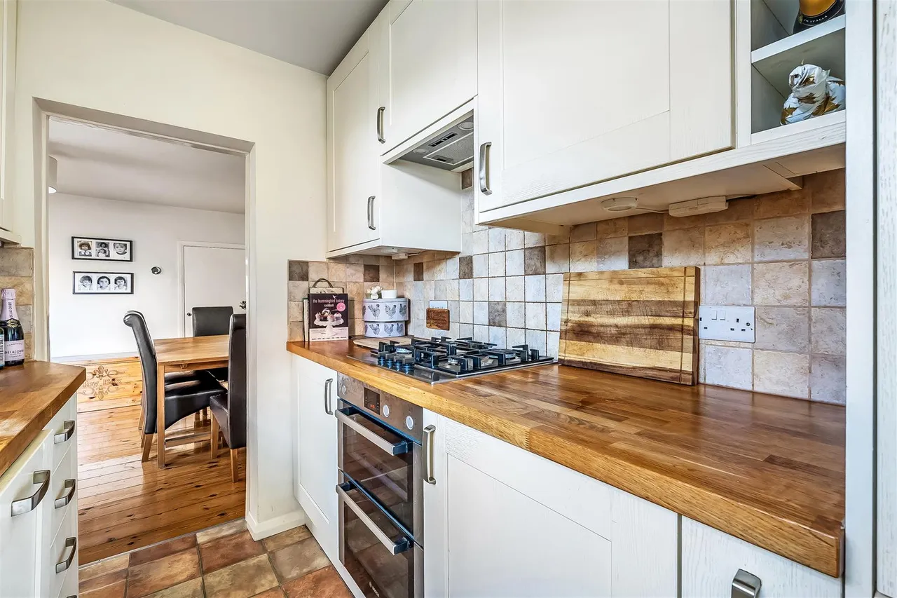 Highlands Road, Leatherhead, KT22, photo 12