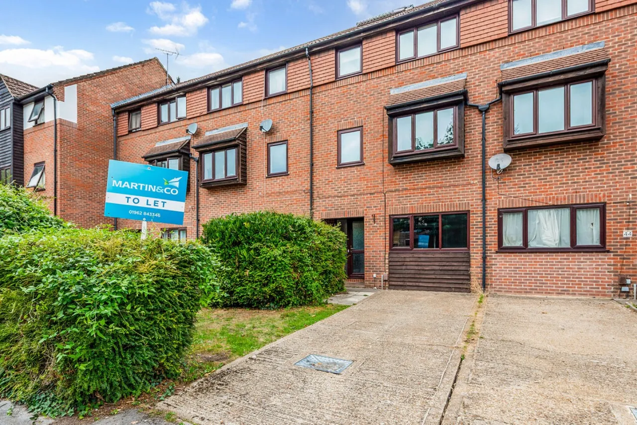 4 bed house to rent — Honeysuckle Close, Badger Farm, Winchester