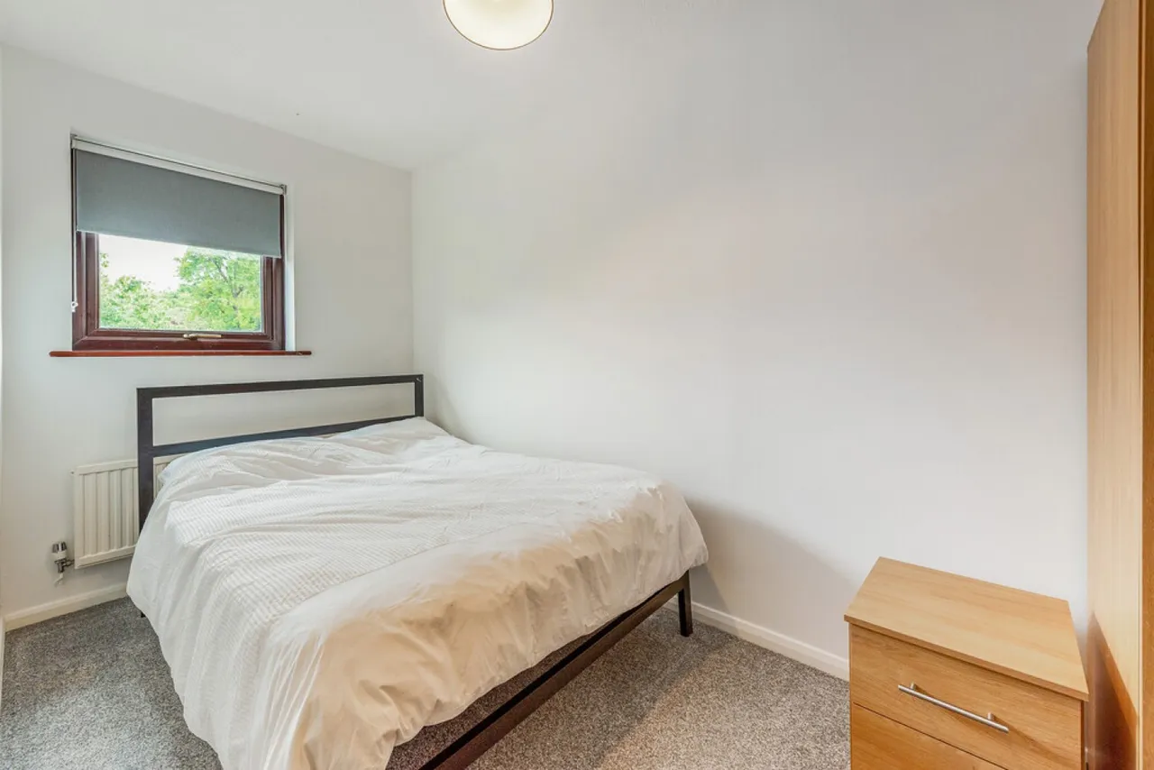 Honeysuckle Close, Badger Farm, Winchester, photo 12