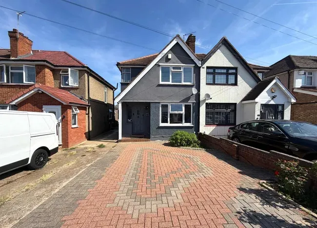3 bed house to rent — Wentworth Crescent, Hayes