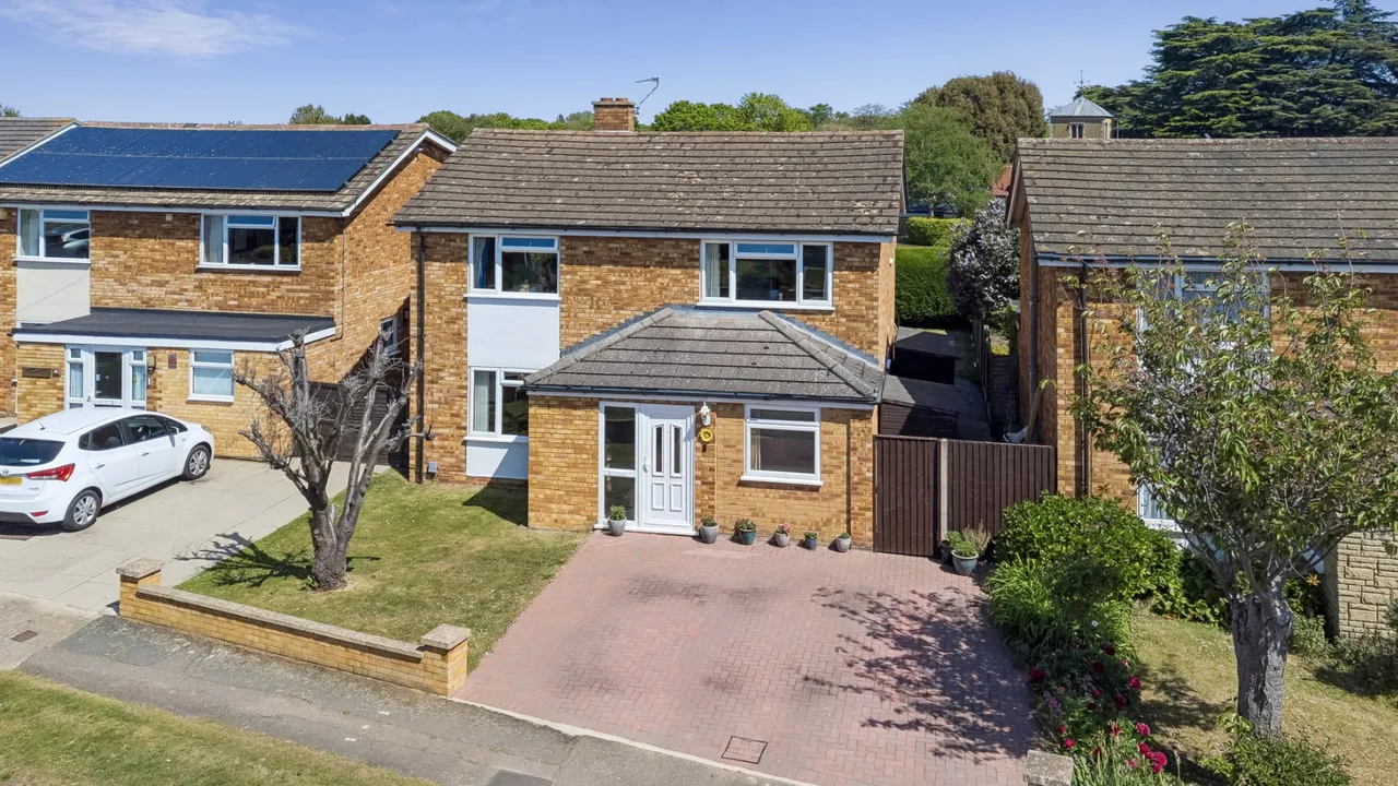 4 bed house for sale, Walnut Way, Ickleford, SG5