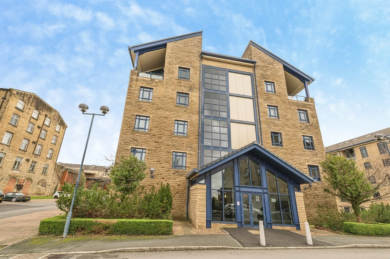 2 bed flat for sale — Equilibrium, Lindley, Huddersfield