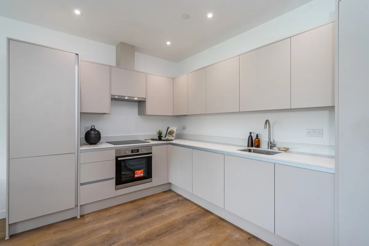 Lakeside Close, Staines Upon Thames, TW18, photo 3