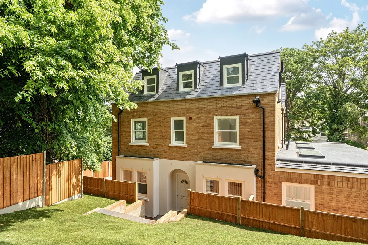 3 bed house for sale — Mount Nod Close, London, SE18