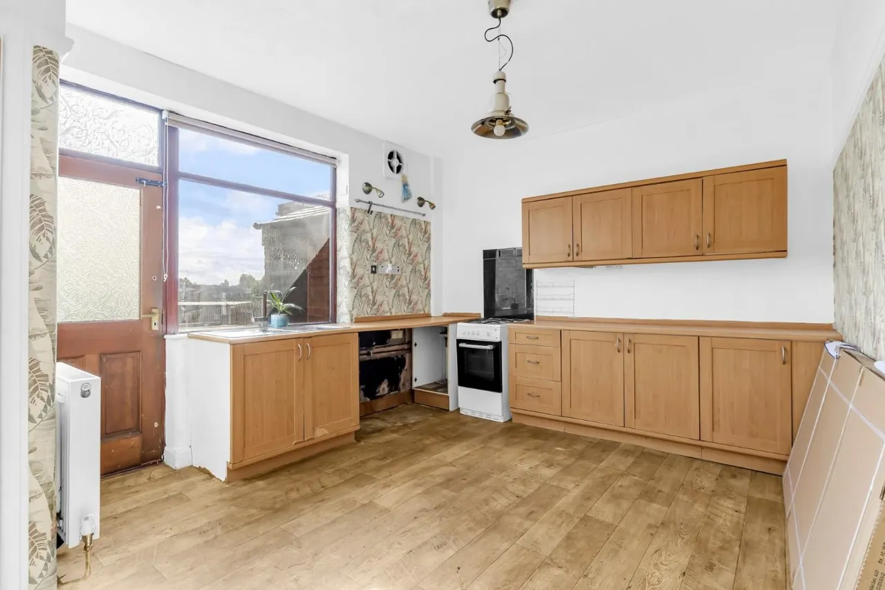 Jubilee Road, Middleton, M24, photo 6