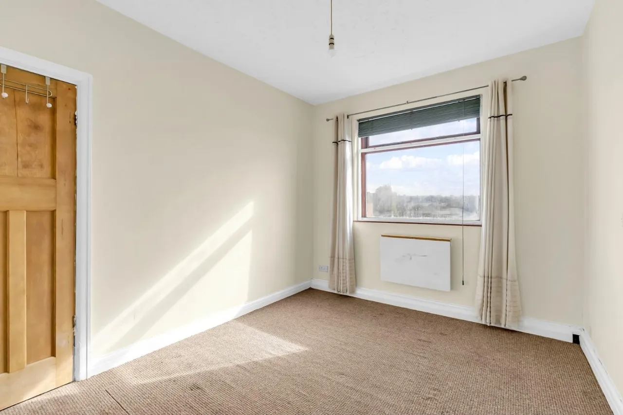 Jubilee Road, Middleton, M24, photo 11