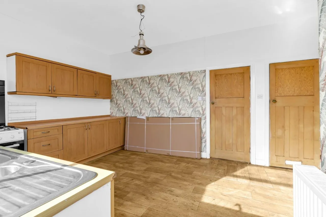 Jubilee Road, Middleton, M24, photo 8