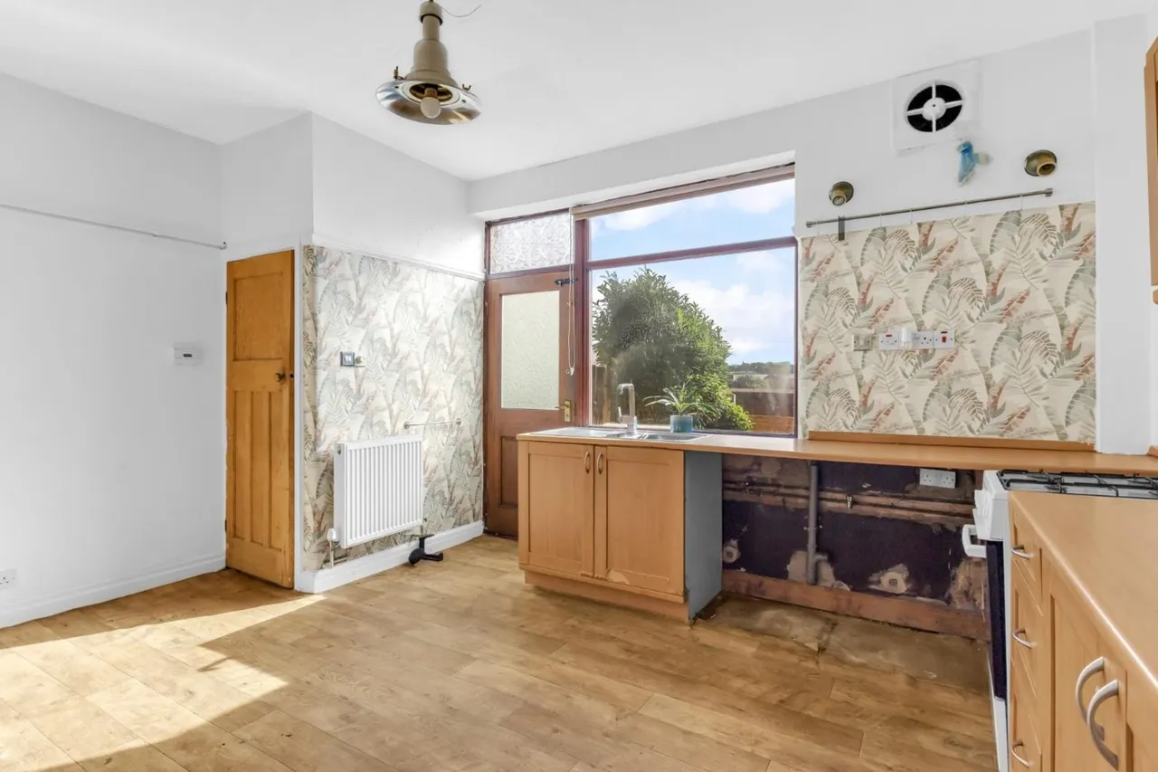 Jubilee Road, Middleton, M24, photo 7