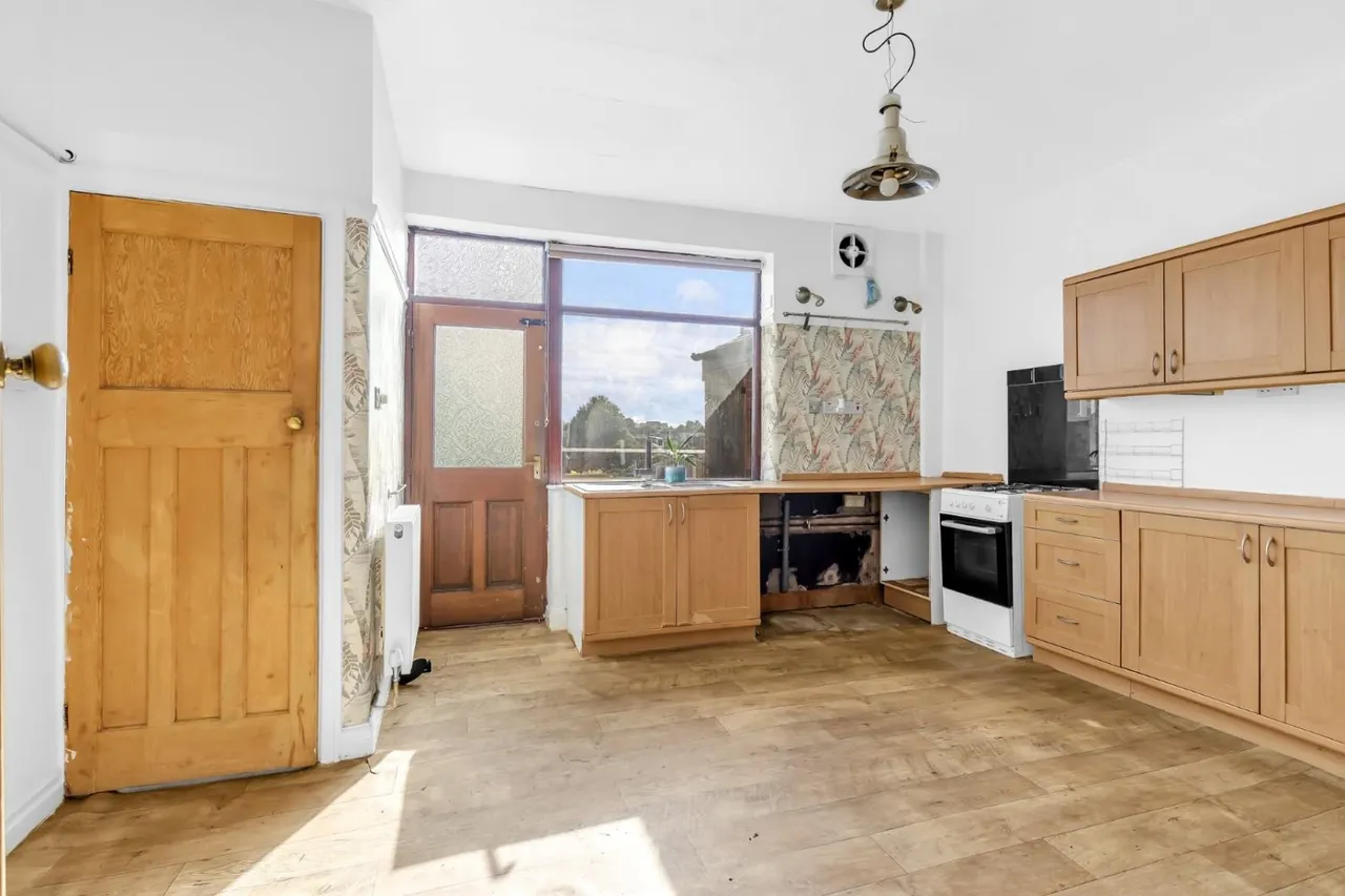 Jubilee Road, Middleton, M24, photo 5