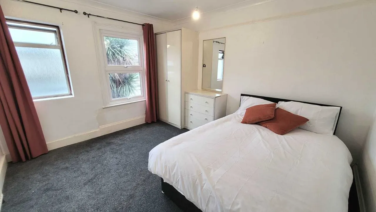 Vicarage Road, Watford, WD18, photo 2