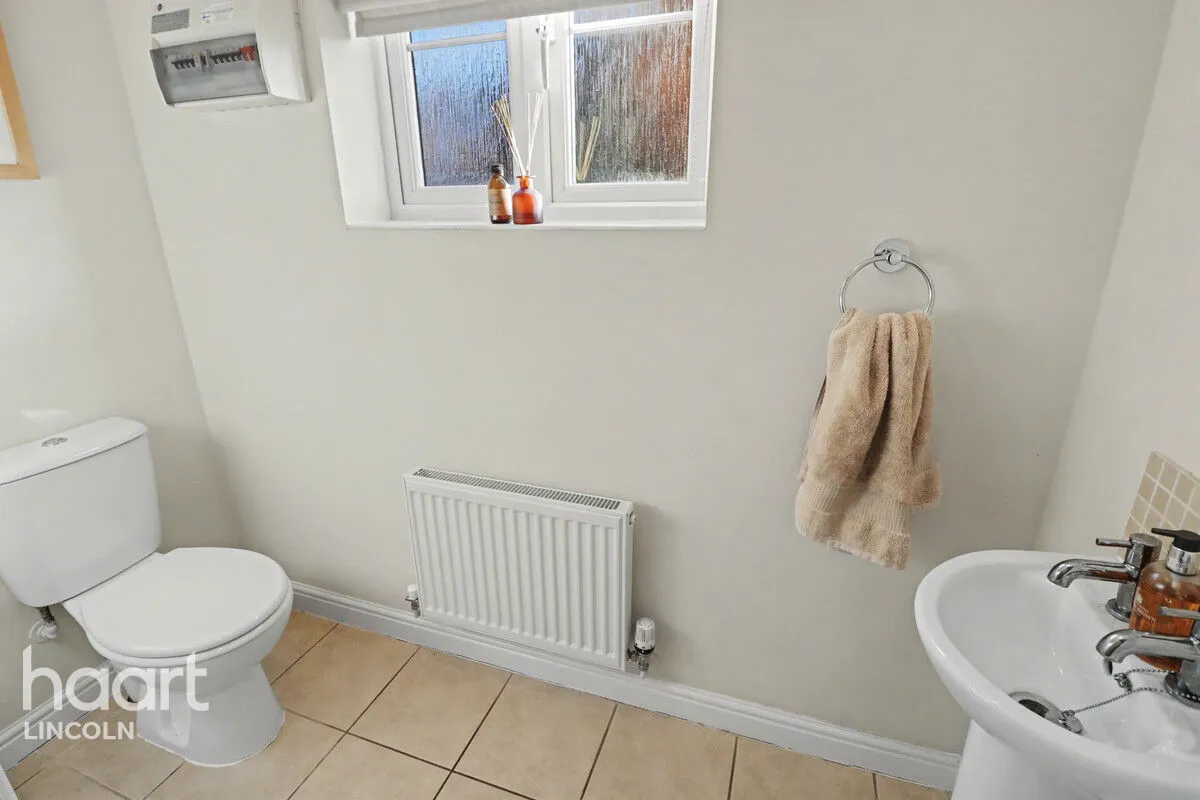 Privet Walk, Witham St Hughs, LN6, photo 9