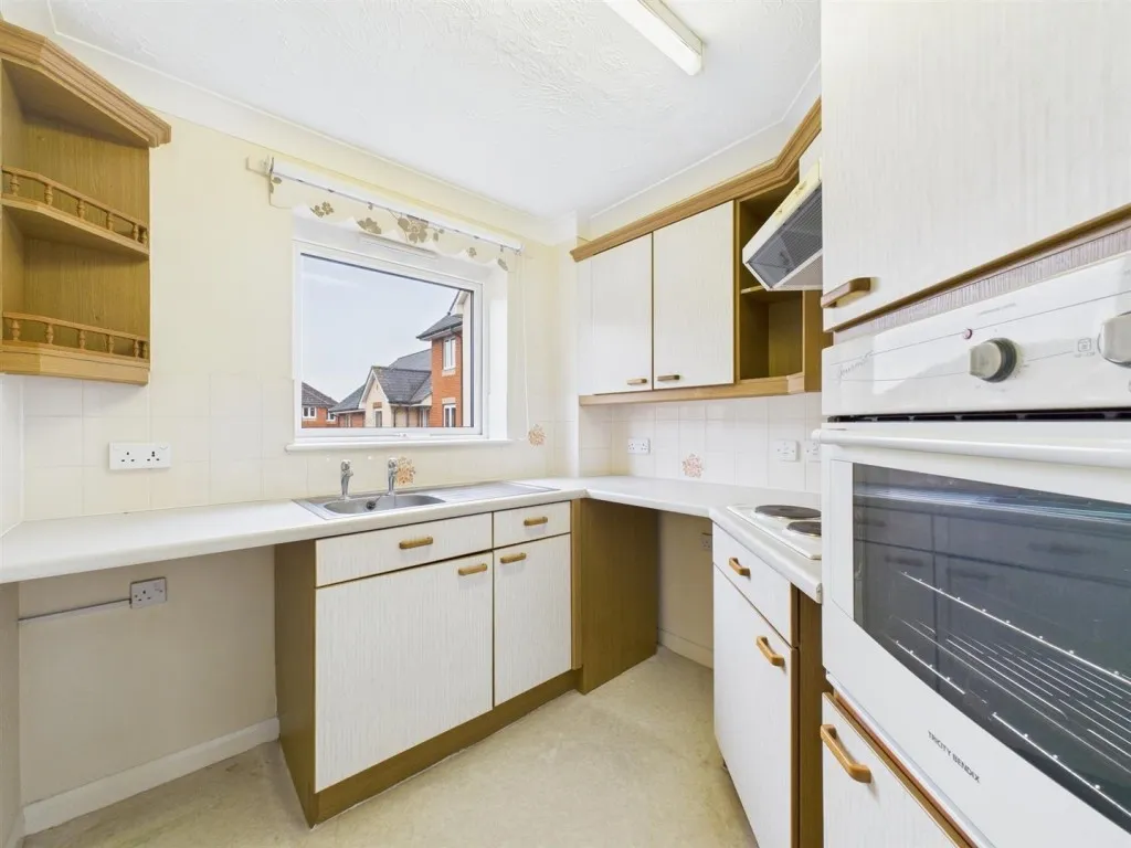 Willow Road, Aylesbury, photo 5