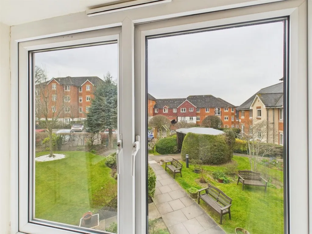 Willow Road, Aylesbury, photo 4