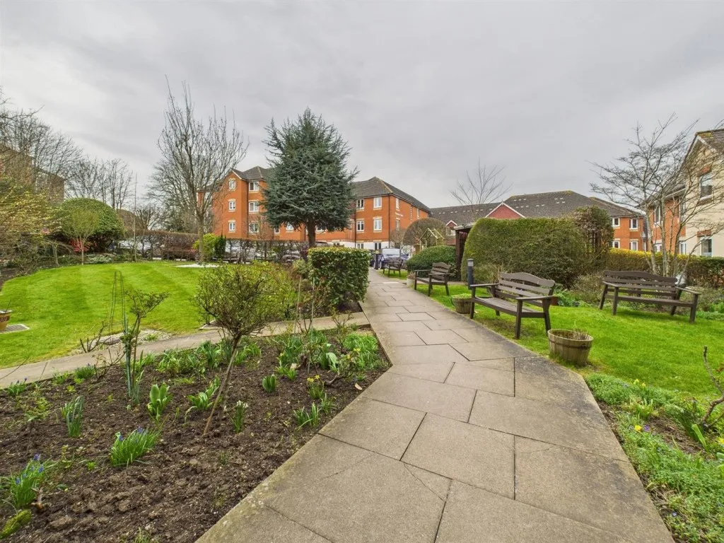 Willow Road, Aylesbury, photo 8