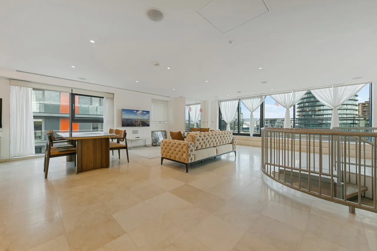 3 bed flat to rent — Millharbour, London, E14