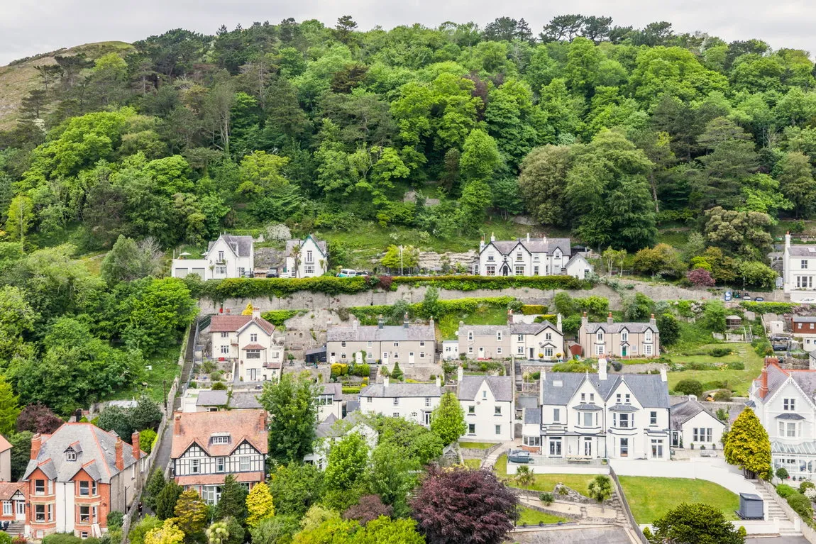 Cwlach Street, Llandudno, LL30 2HR, photo 2