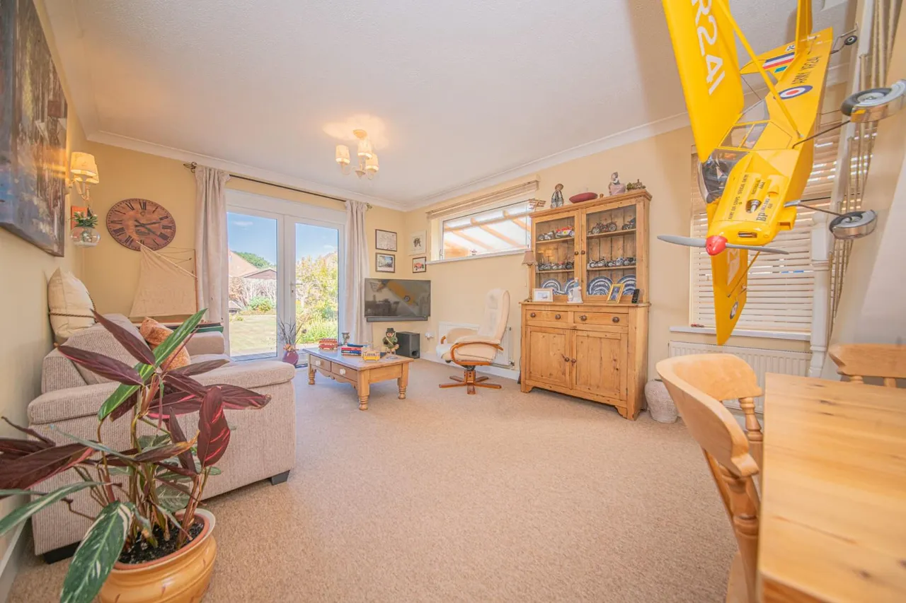 Oakgrove Road, Bishopstoke, Eastleigh, Hampshire, SO50 6LL, photo 4