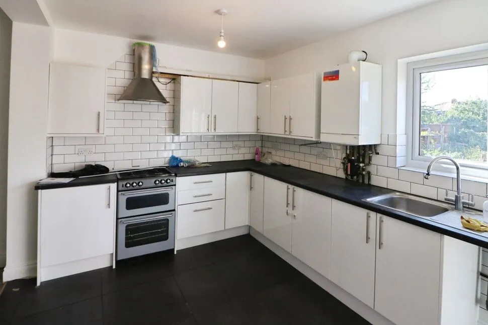 Mafeking Avenue, Ilford, IG2, photo 4