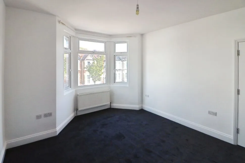 Mafeking Avenue, Ilford, IG2, photo 7