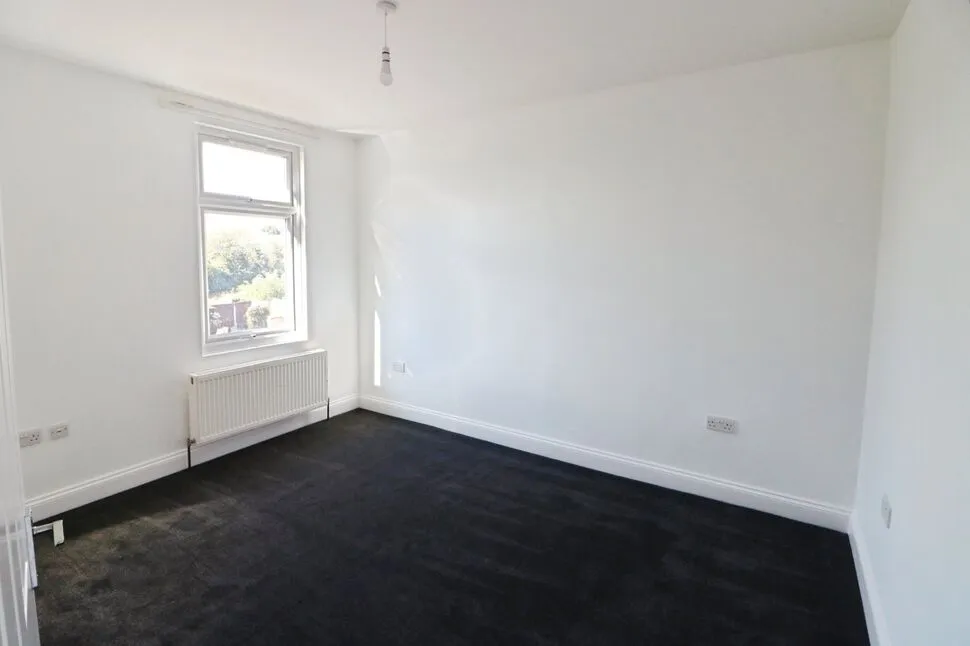 Mafeking Avenue, Ilford, IG2, photo 6