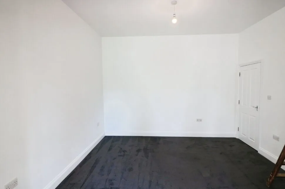 Mafeking Avenue, Ilford, IG2, photo 3