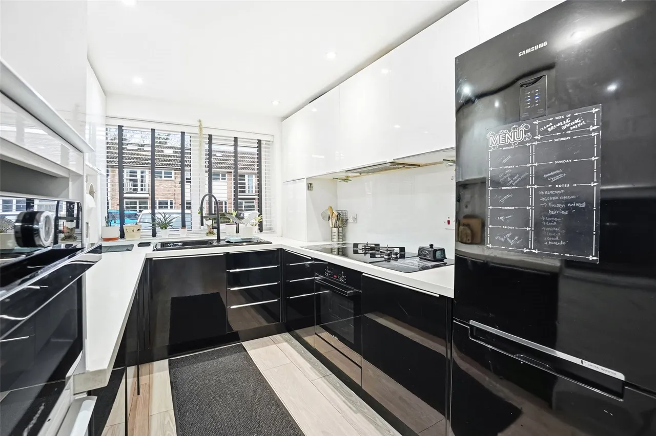Strawberry Hill Close, Twickenham, TW1 4PX, photo 4
