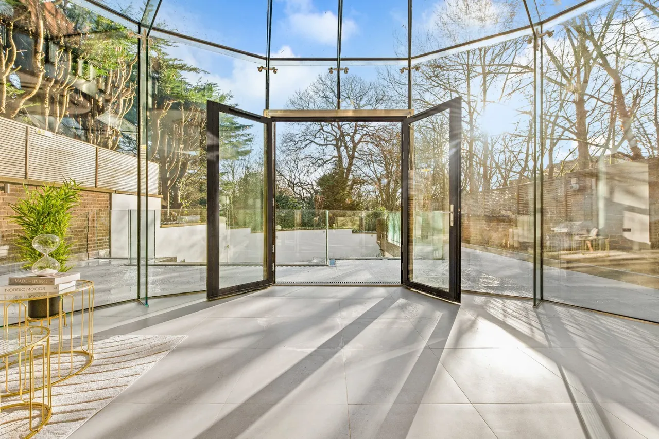 Spaniards Road, Hampstead, NW3, photo 2