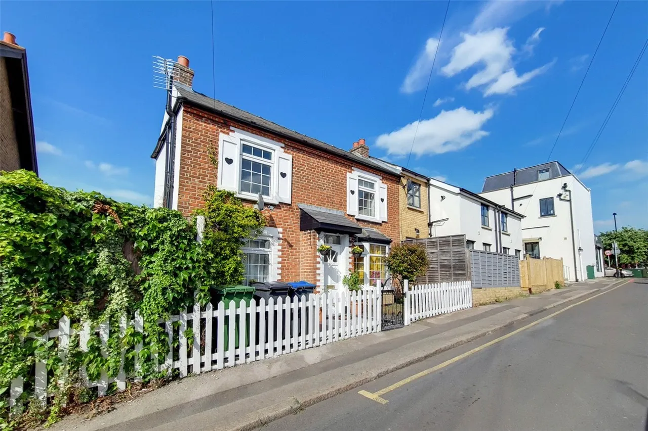 2 bed house for sale — Haycroft Road, Surbiton, Surrey, KT6