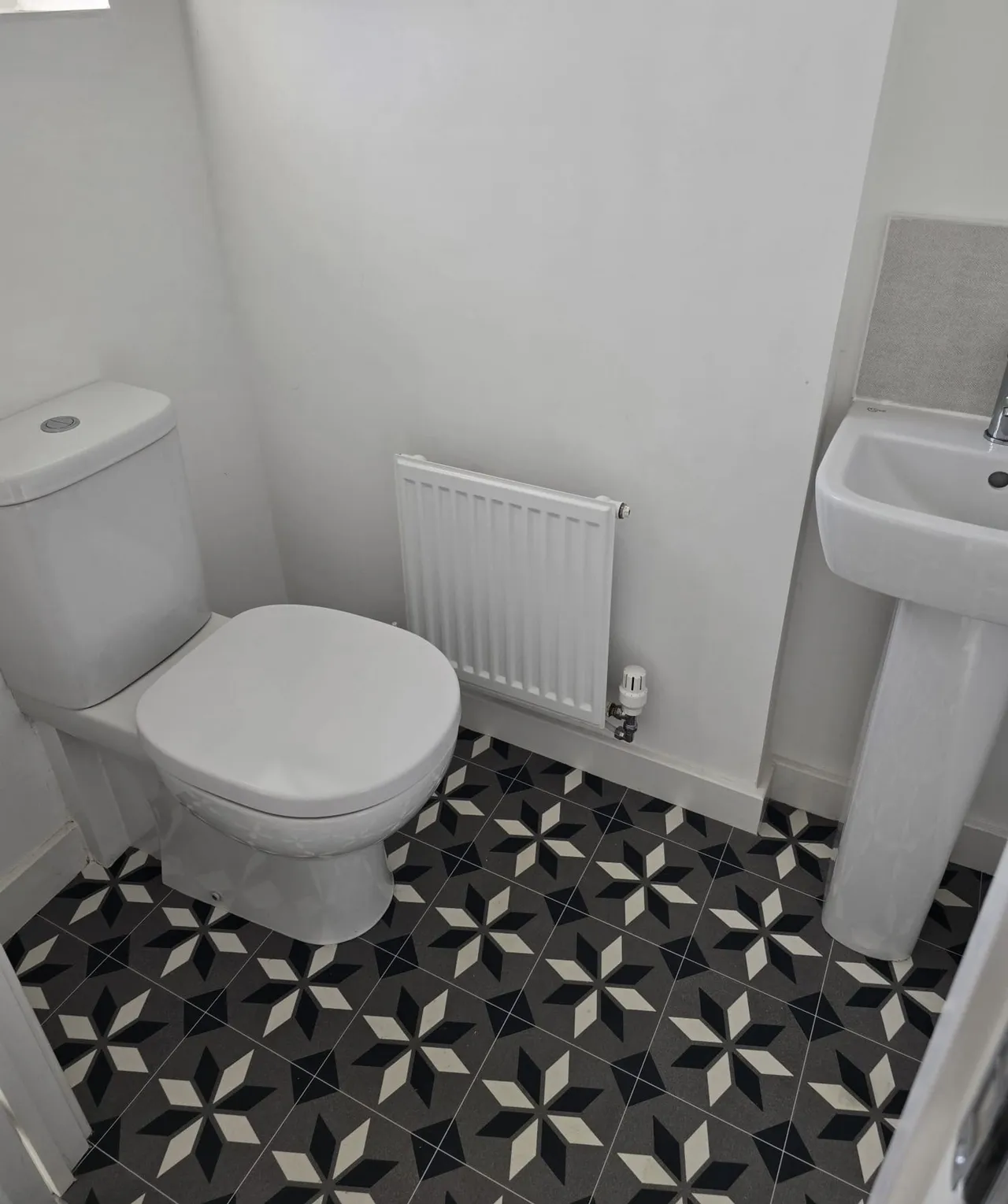 Rosewarne Close, Llantilio Pertholey, NP7, photo 7