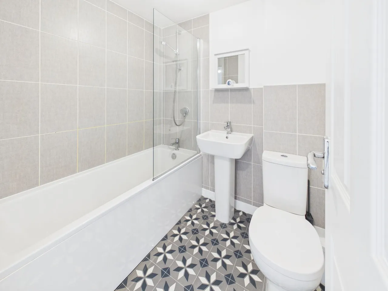 Rosewarne Close, Llantilio Pertholey, NP7, photo 11