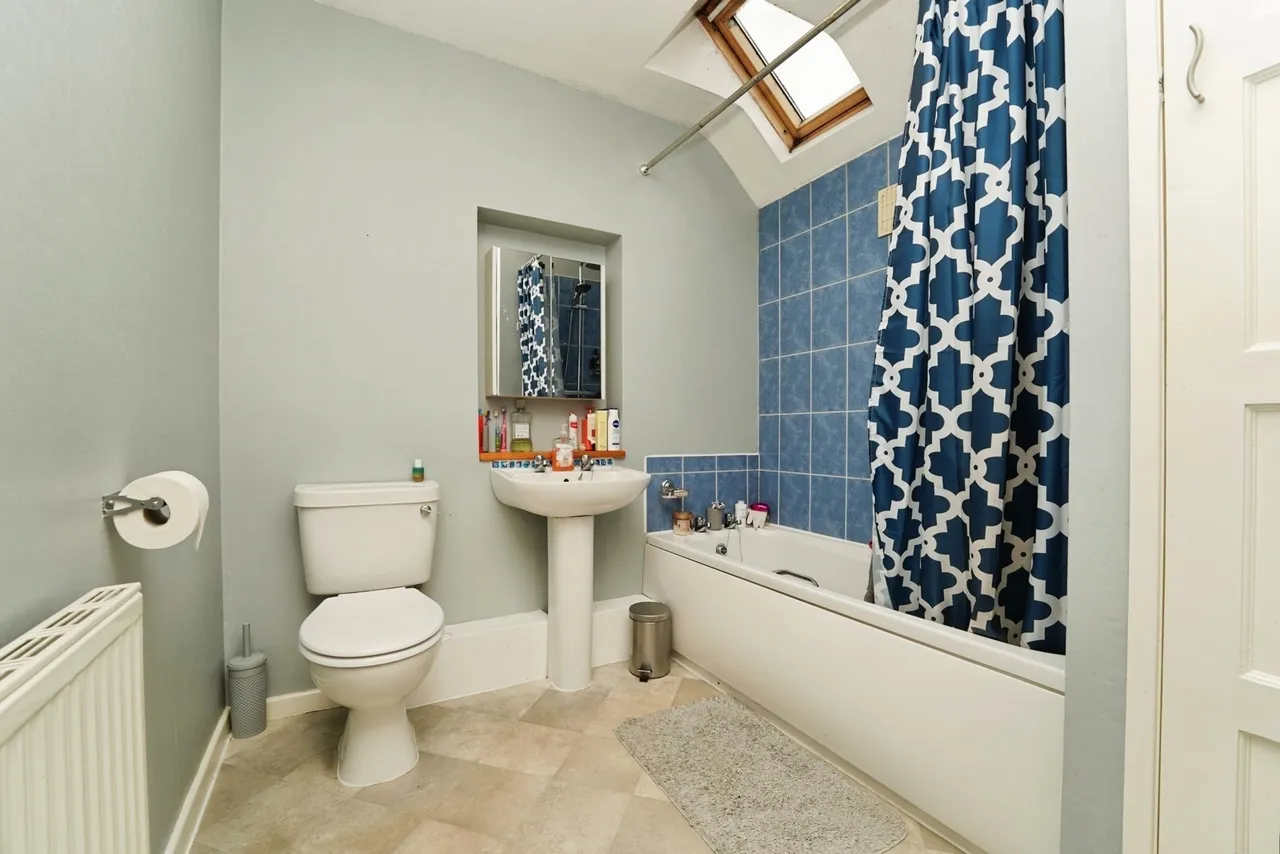 Bishop Road, Cheltenham, GL51, photo 11