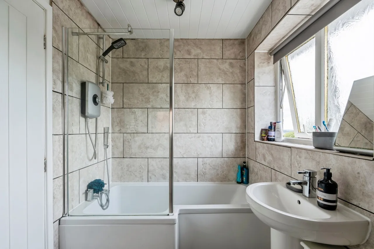 Horning Crescent, Burnley, Lancashire, BB10, photo 6