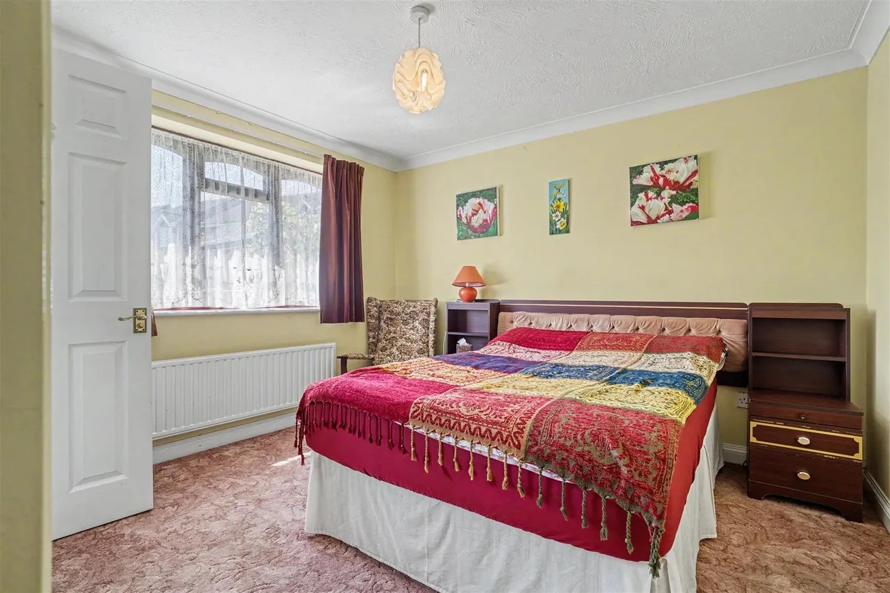 Foxglove Close, Wyke, photo 8