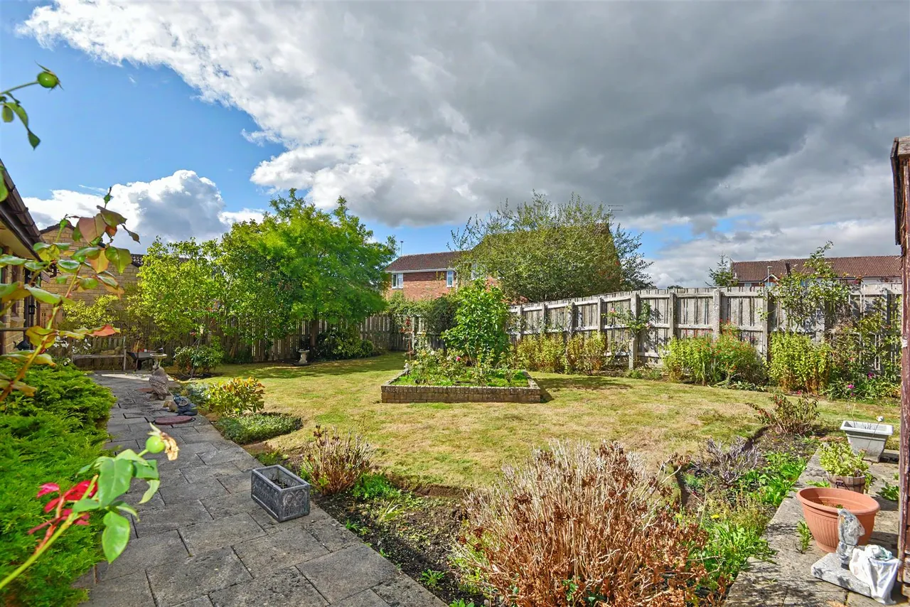 Foxglove Close, Wyke, photo 6