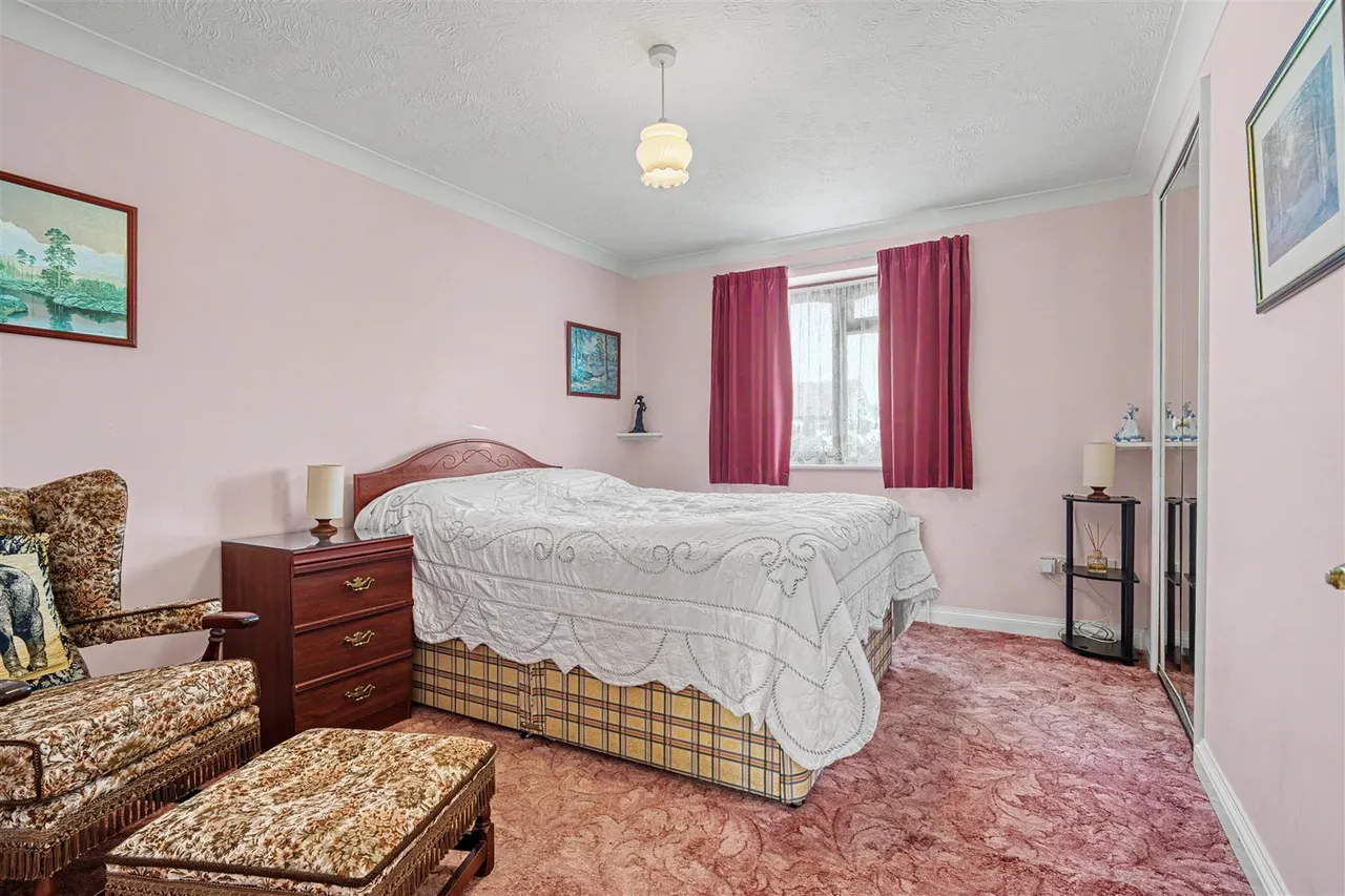 Foxglove Close, Wyke, photo 5