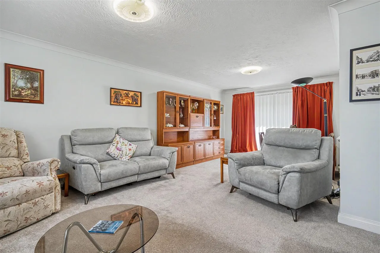 Foxglove Close, Wyke, photo 2