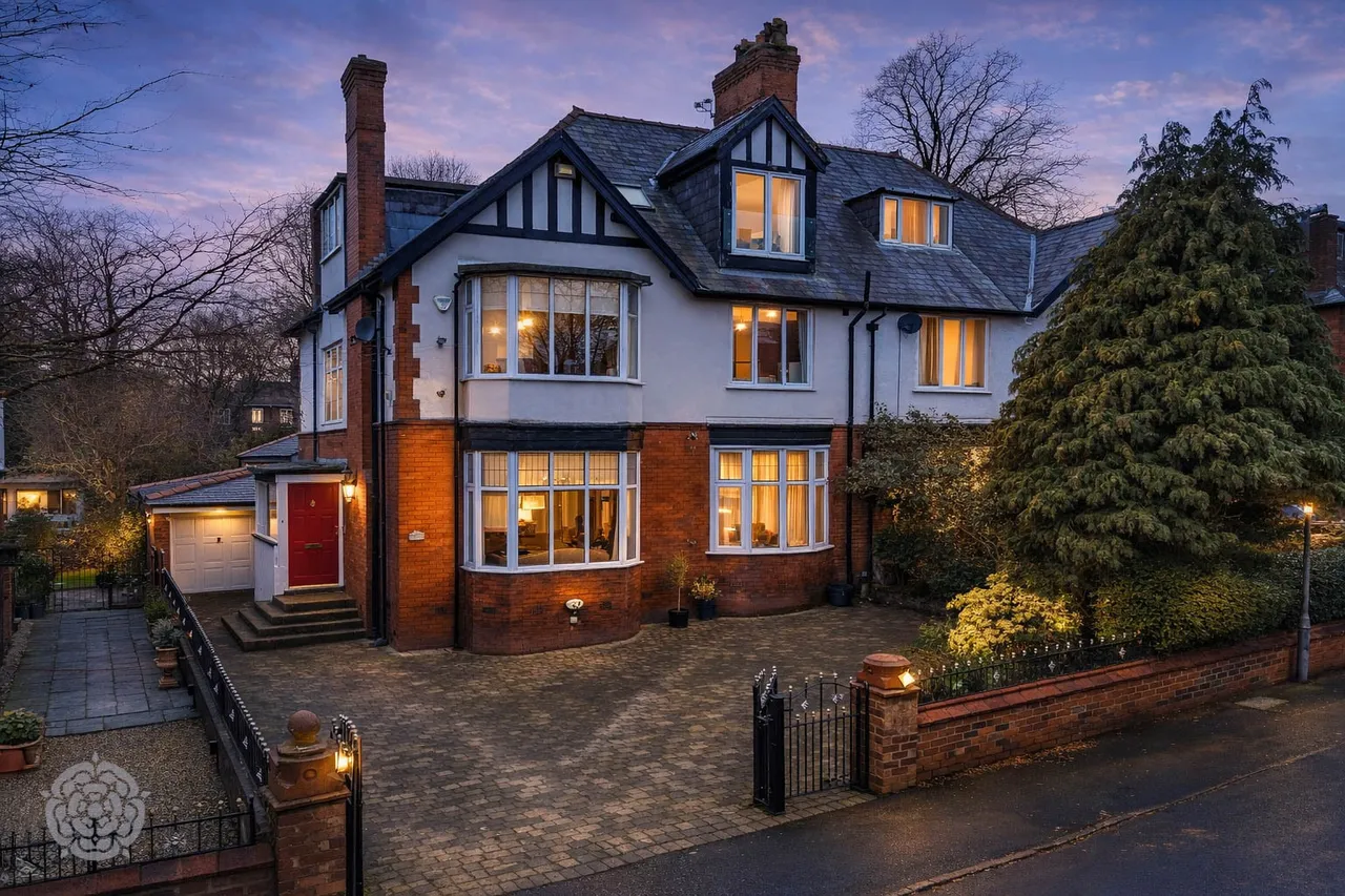 6 bed house for sale — Breve House, 33 Albert Road, Bolton, BL1 5HF