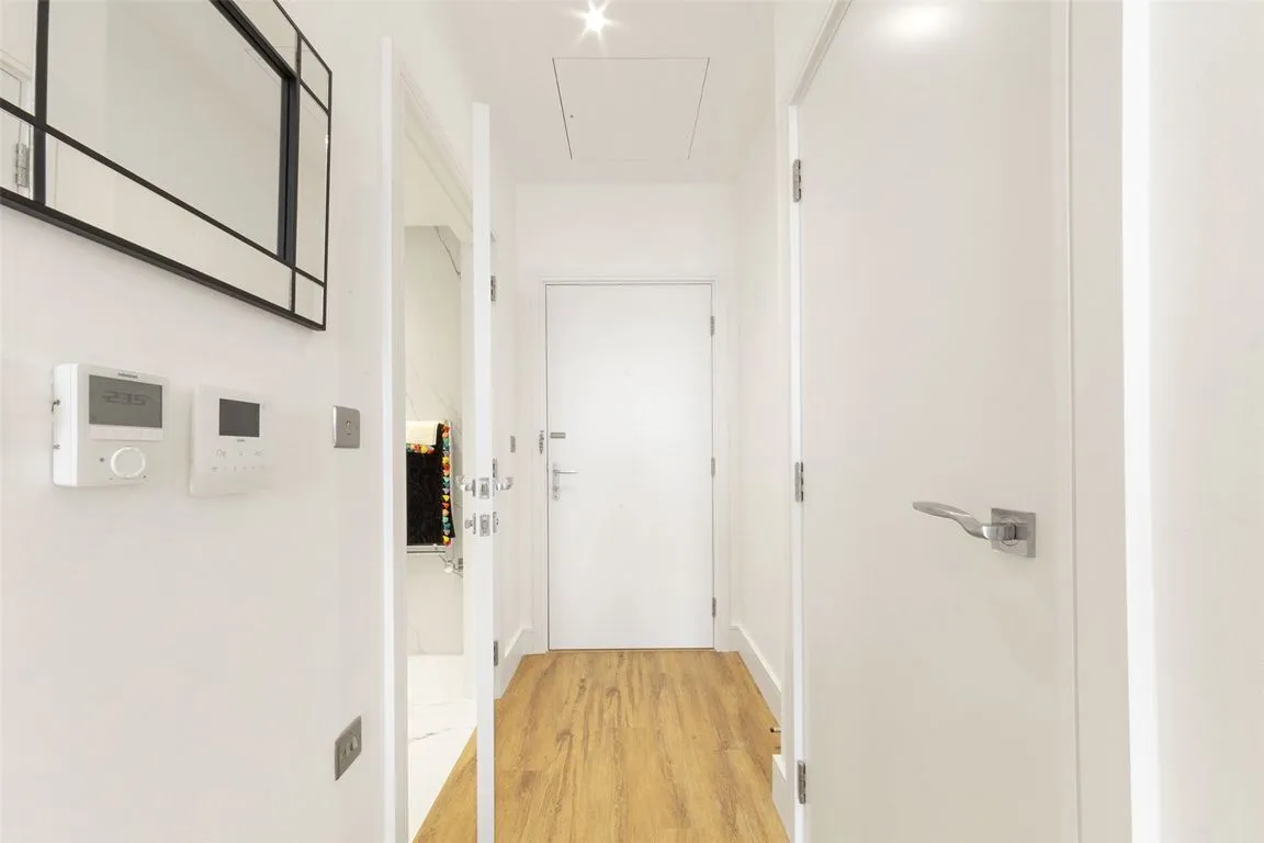West Gate, Ealing, photo 7