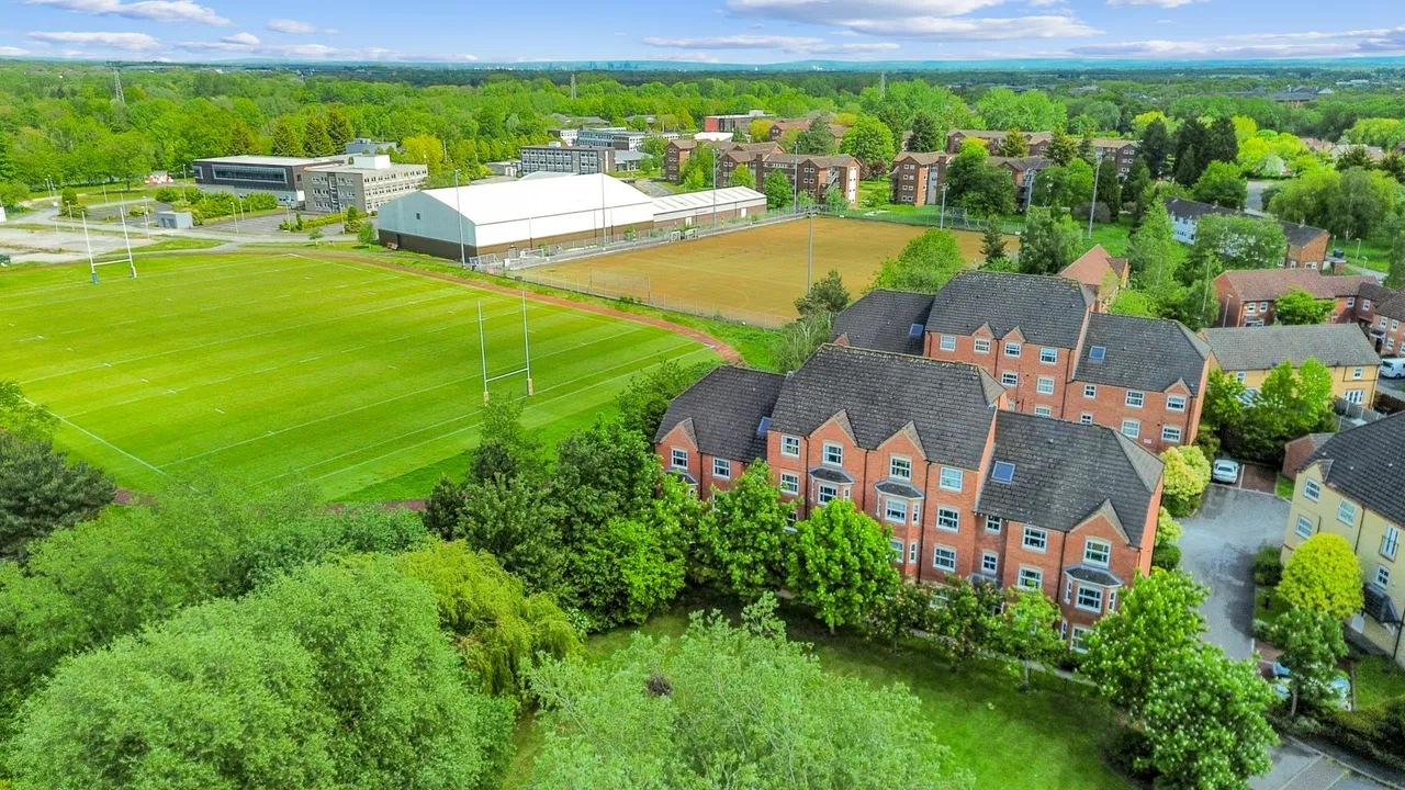 2 bed flat for sale — Flat 5, Mansfield Apartments Templeton Drive, Warrington, Fearnhead, WA2 0WT